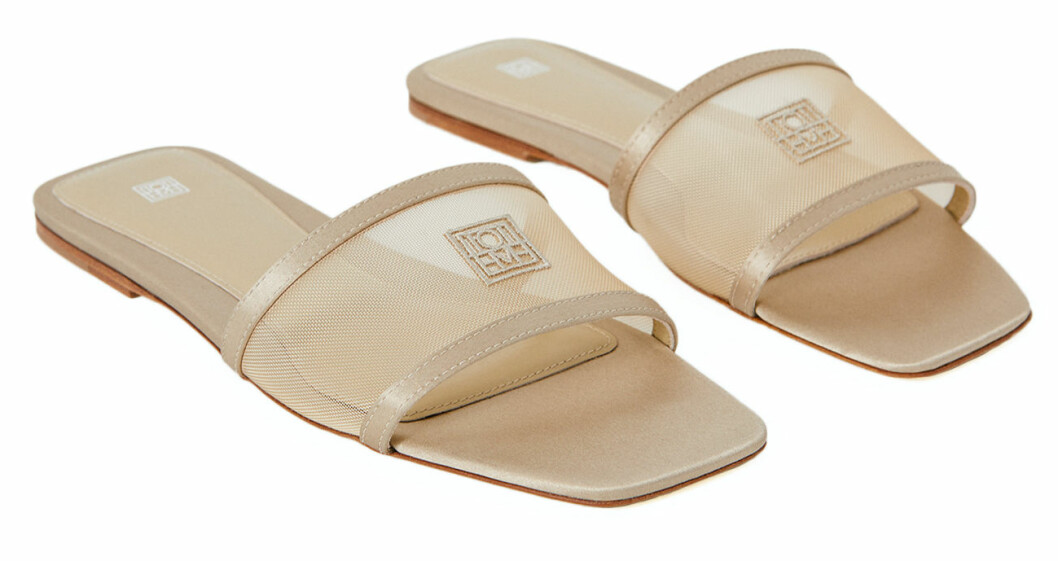 sandaletter i beige från toteme.