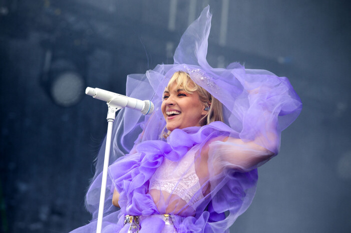 Tove Styrke på scen under festivalen Lollapalooza på Gärdet, 2019. Tove Styrke på scen