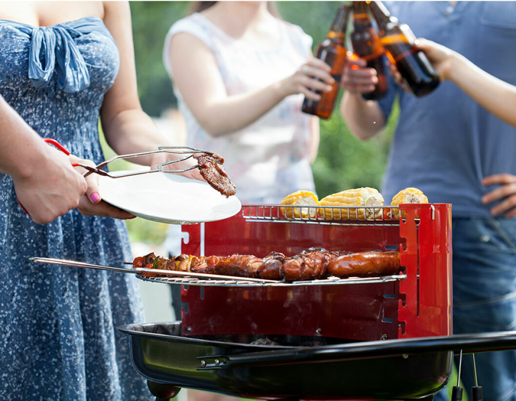 Ta fram grillen till trädgårdsfesten.