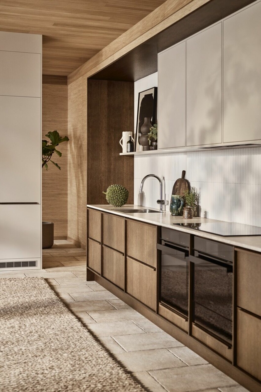 Träkök från marbodal med beige luckor ovantill