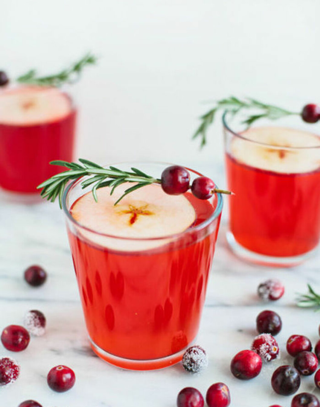 Via <a href="http://sayyes.com/2014/11/fizzy-drinks-for-the-holidays.html">sayyes.com</a> Tranbärsbål.