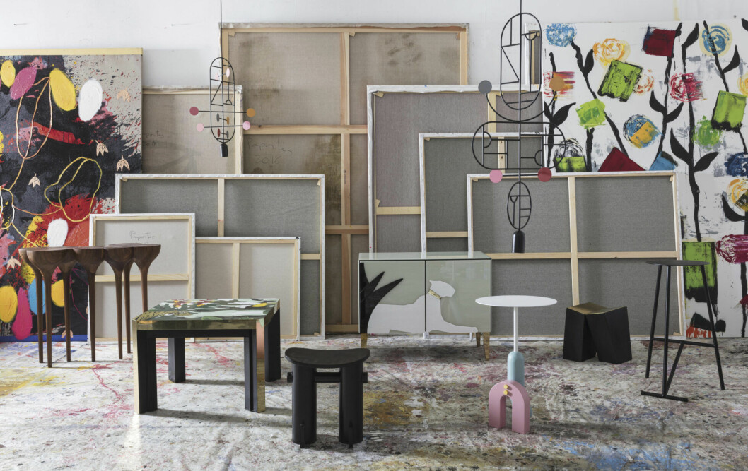 SIDOBORD Esgrima i massivt trä, av Agrippa. LAMPA LDS16, av Goula Figueroa, Gofi. BORD Oliver med handmålat tropiskt motiv, Diana Graña. PALL TORII i ek, Octavio Asensio. FÖRVARINGSMÖBEL med kristallfinish, Guille García Hoz. LAMPA LDS15, av Goula Figueroa, Gofi. SIDOBORD PTM med pastellfärgade detaljer, Octavio Asensio. PALL Composition B i svart ek med detaljer i mässing, Studio Lacube. PALL i svart, Álvaro Díaz Hernández. Småbord i limiterad tappning är en perfekt inredningsdetalj 2019