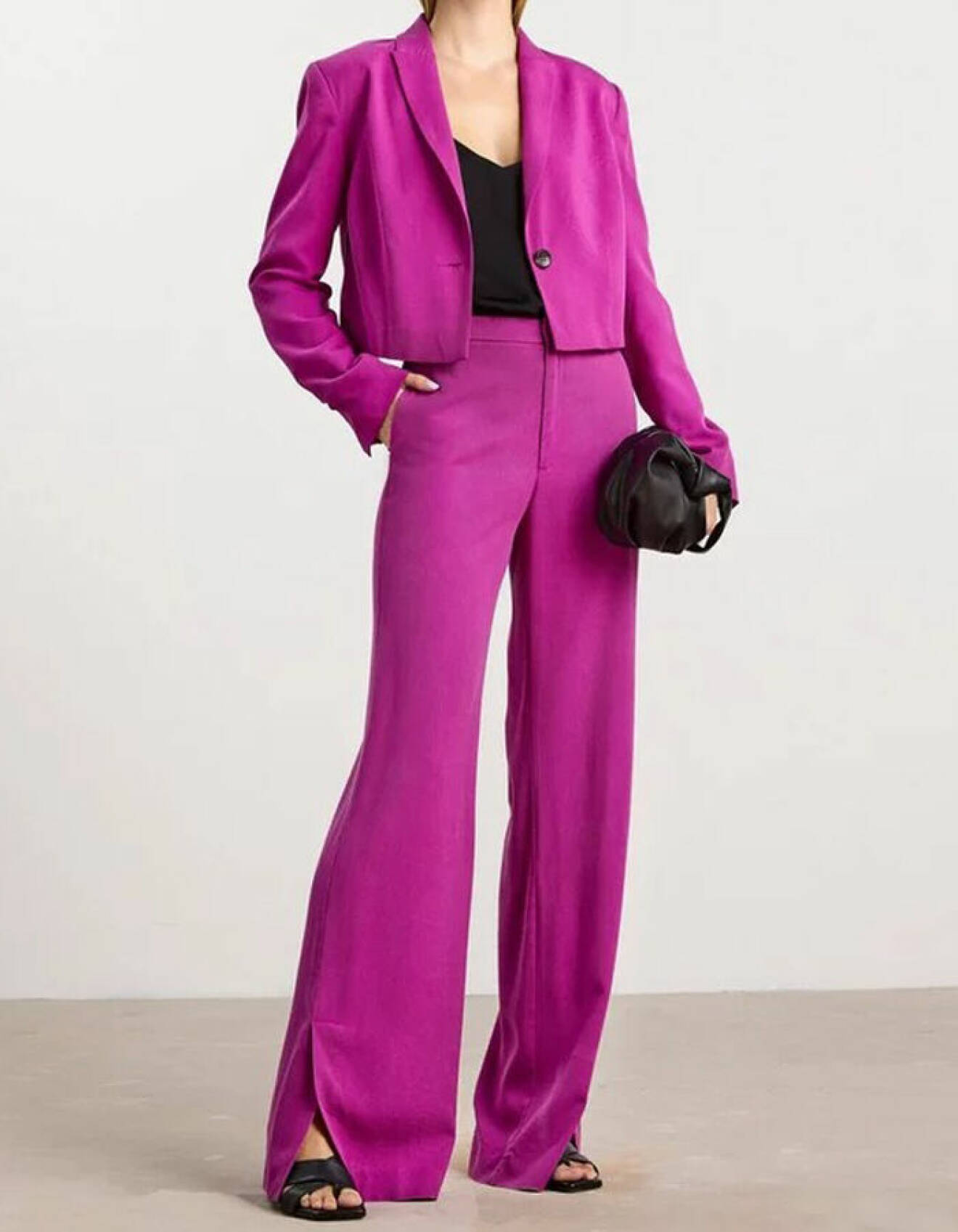 Trendfärg 2022 – rosa kostym från Lindex