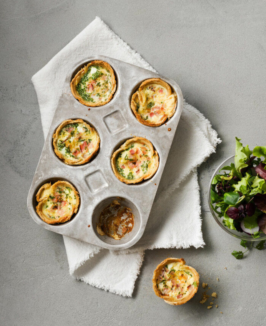 Mini-quiche med brödpajdeg. Mini-quiche med brödpajdeg.