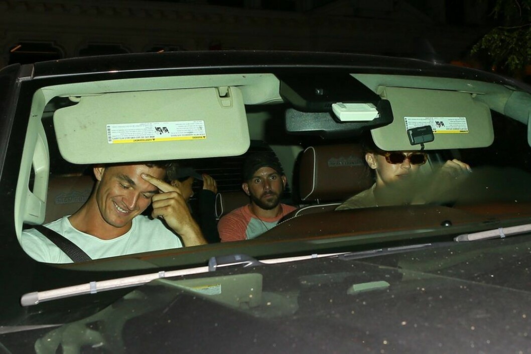 Det bildsköna paret hade svårt att undvika paparazzi i New York. Tyler C i bilen med Gigi Hadid