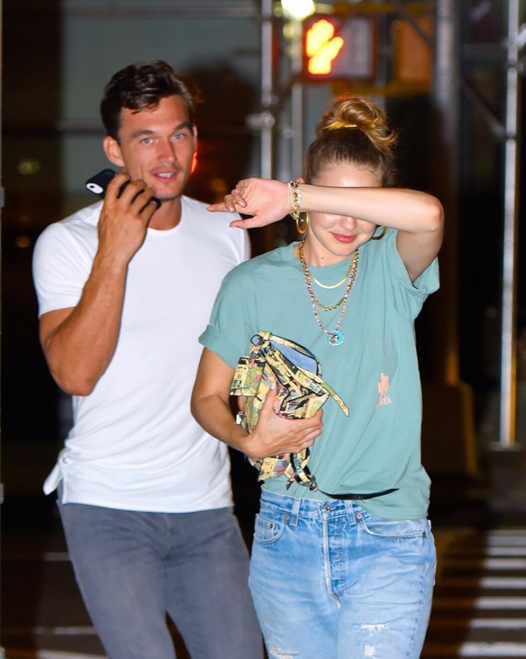 Efter övernattningen hemma hos Hannah gick Tyler på dejt med Gigi Hadid. Tyler Cameron och Gigi Hadid