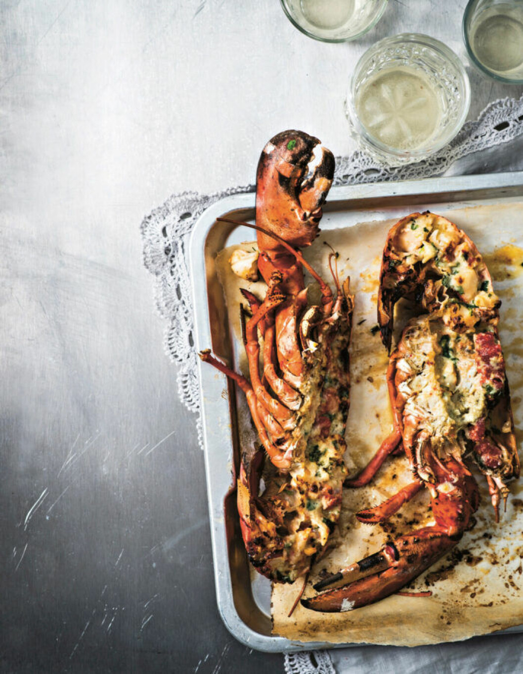 Ugnsbakad hummer med gräddsås. Recept på ugnsbakad hummer med gräddsås