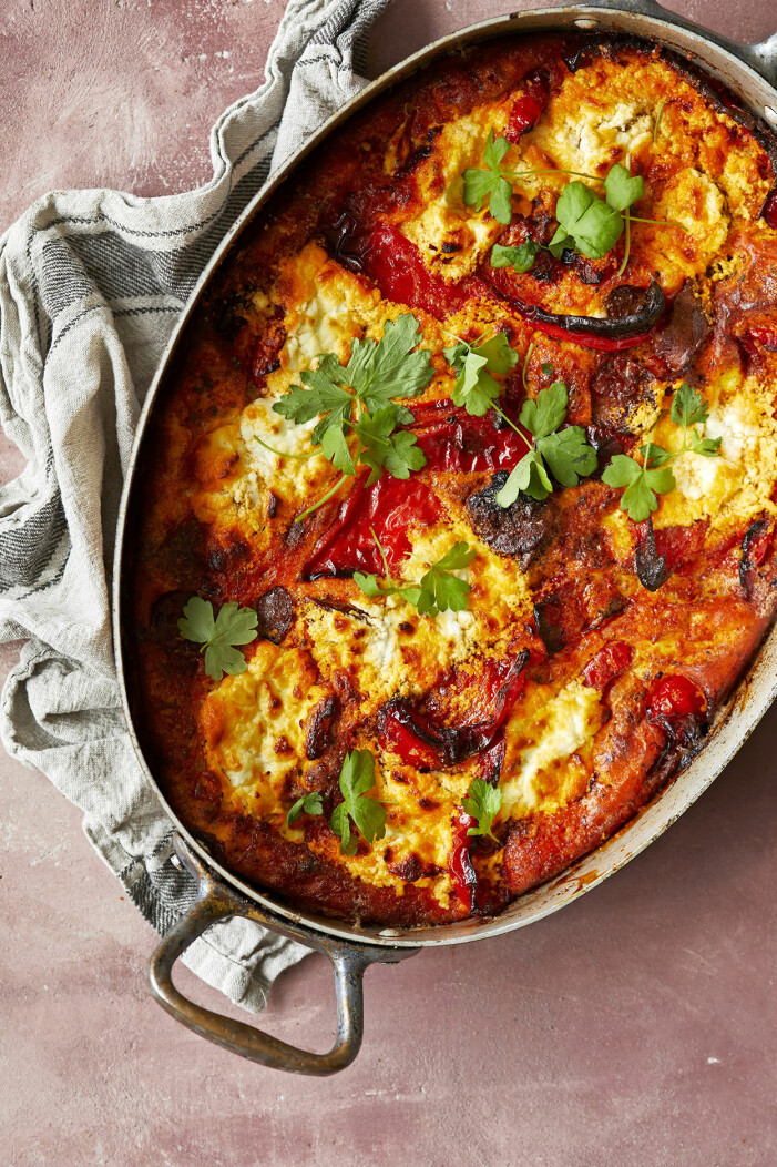 Så tillagar du ugnsomelett med chévre och paprika