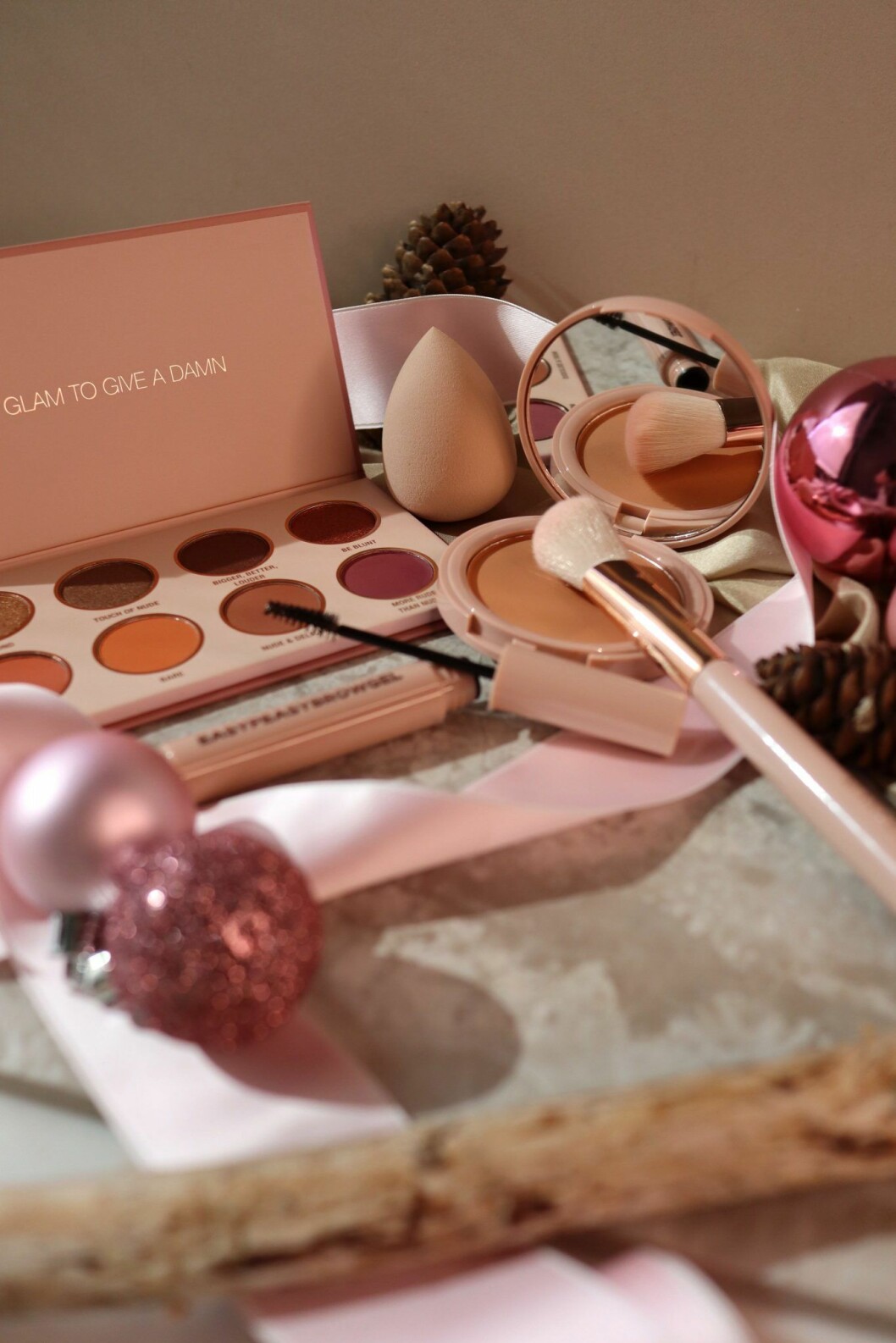 Makeupmekkas julkalender är ett härligt DIY-projekt. MAkeupmekkas julkalender är ett DIY-projekt