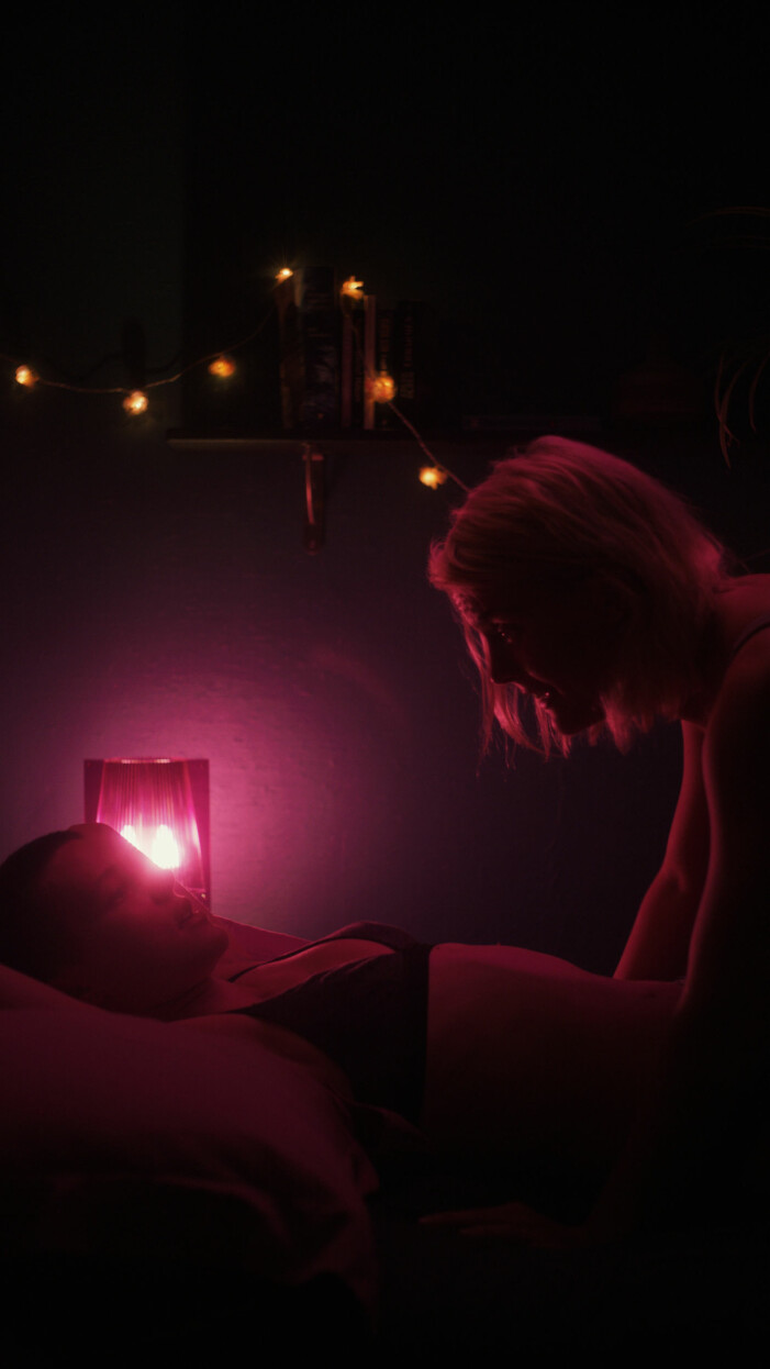 Pressbilder från den nya serien på Discovery+ Clara Henry och Ulrikke Falch