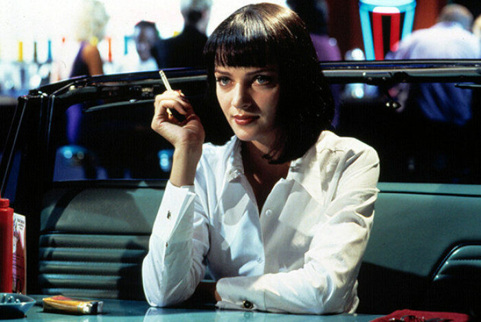 Uma Thurman i Pulp Fiction med mörkrött nagellack på naglarna.