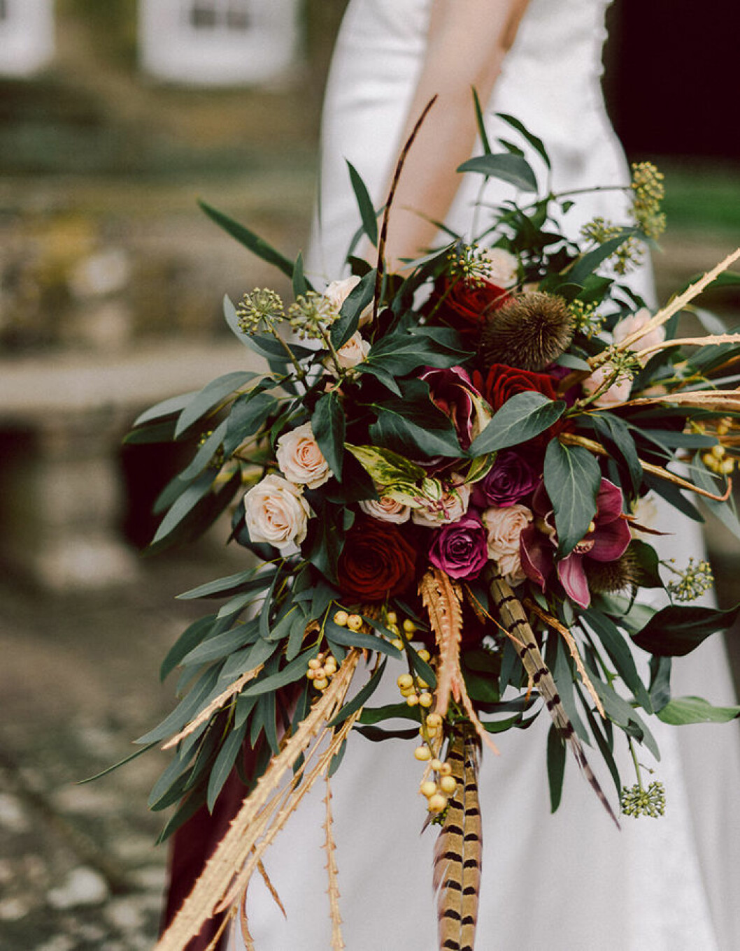 Foto via: <a href="http://www.rockmywedding.co.uk/winter-romance-in-the-cotswolds/" target="_blank" rel="noopener">Rock my wedding</a> Lägg till fjädrar i buketten.