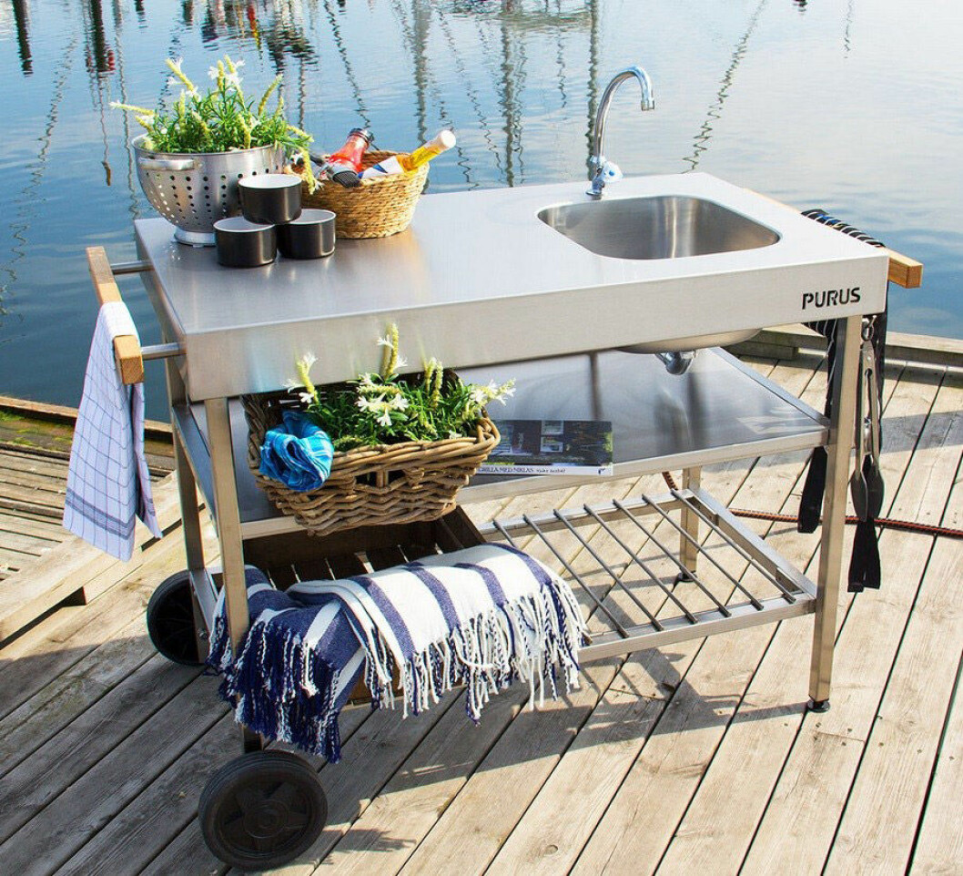 Utekök/-bänk i rostfritt stål från <a href="http://www.inredningsvaruhuset.se/utekoek/16771-utebaenk-purus-garden.html" target="_blank" rel="noopener">Purus Garden</a>. Utekök/-bänk i rostfritt stål från Purus Garden.