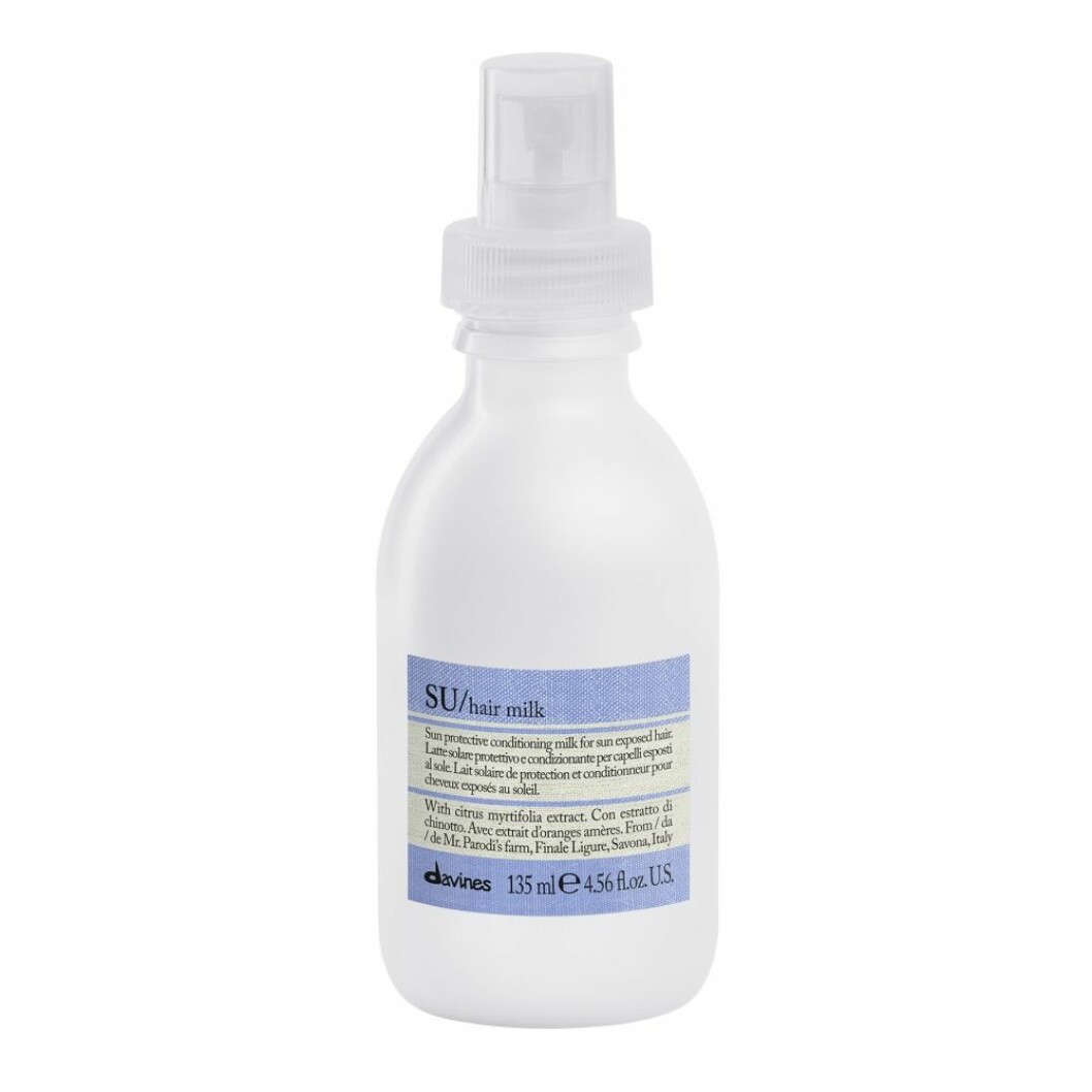 Davines SU Hair Milk är är en perfekt mjölkig, återfuktande mist. Klicka på bilden för att komma direkt till den. Davines SU hair milk är