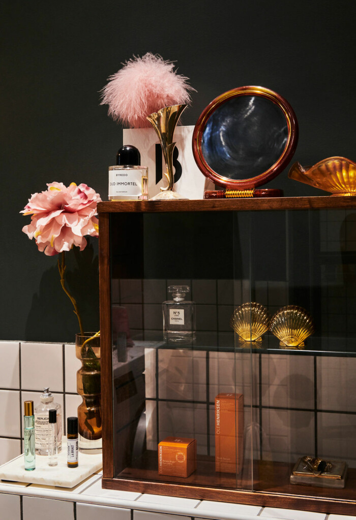 vackra detaljer i badrum inrett med second hand