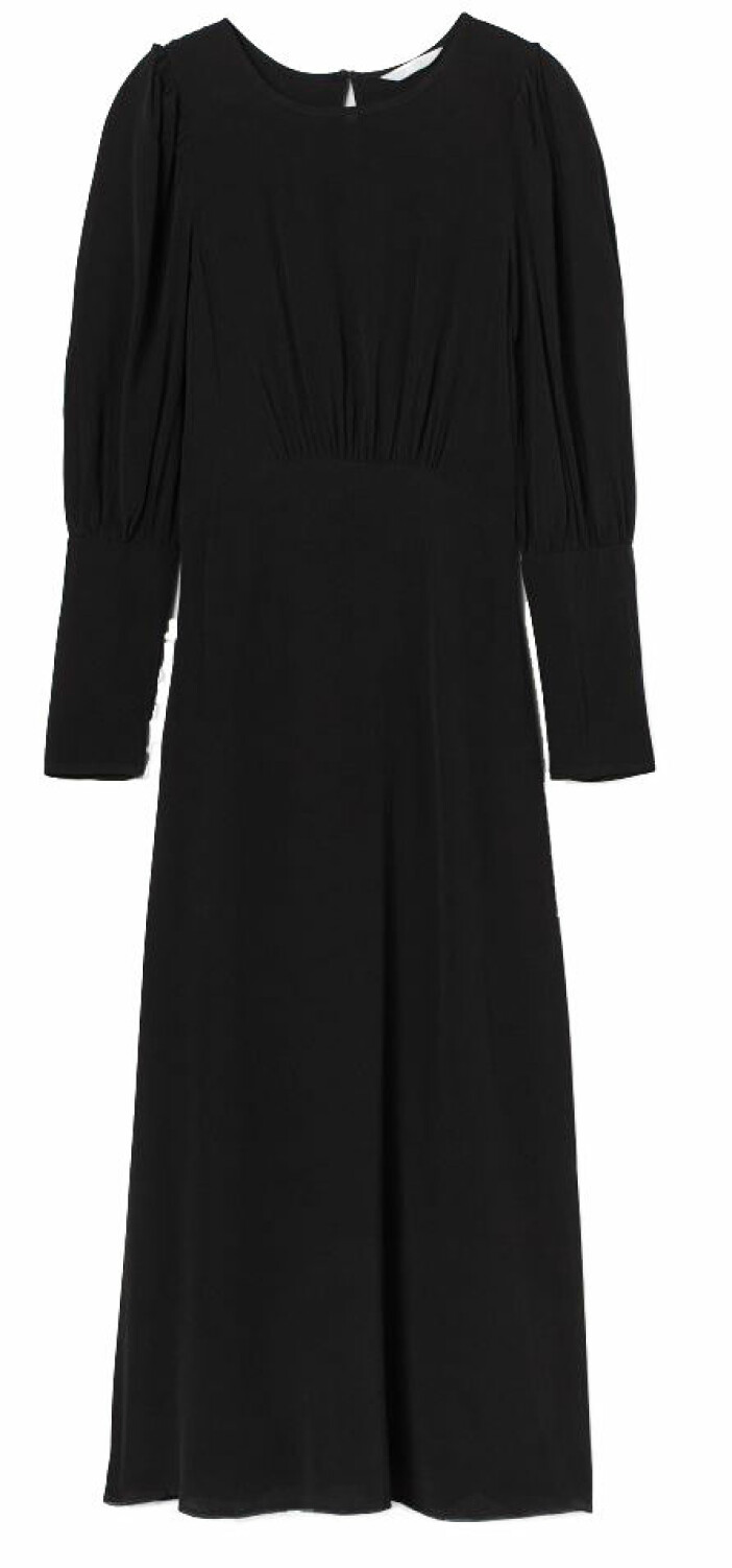 Vadlång klänning från H&M med urringad rygg.