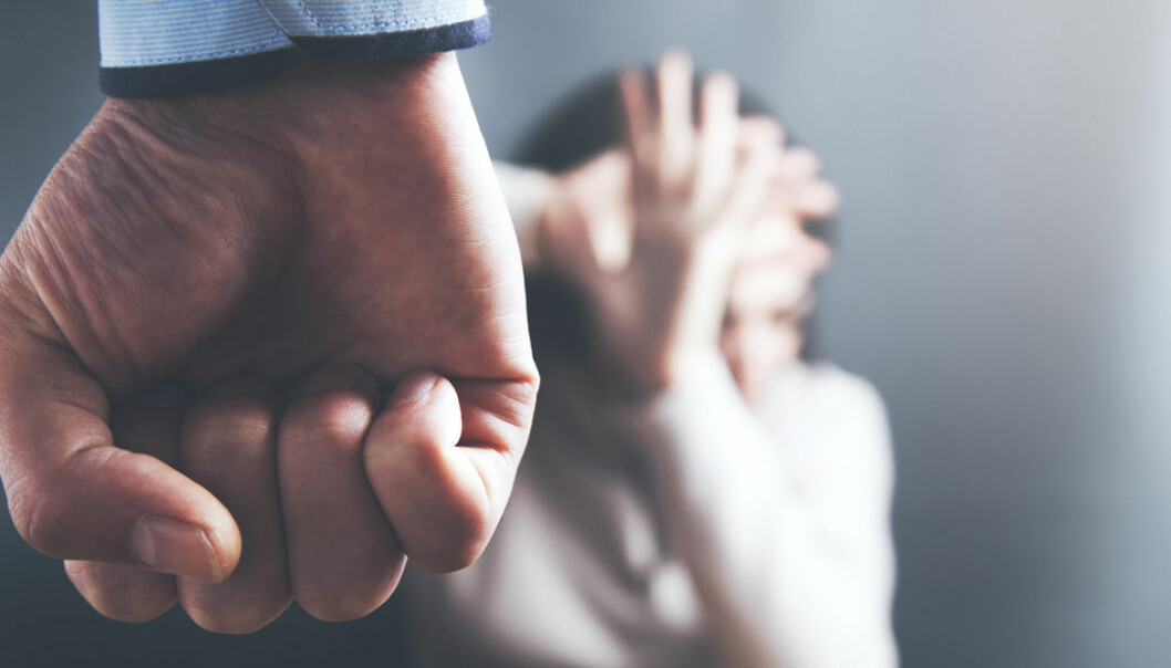 Våld i relationer: Här är varningstecknen – och hjälpen