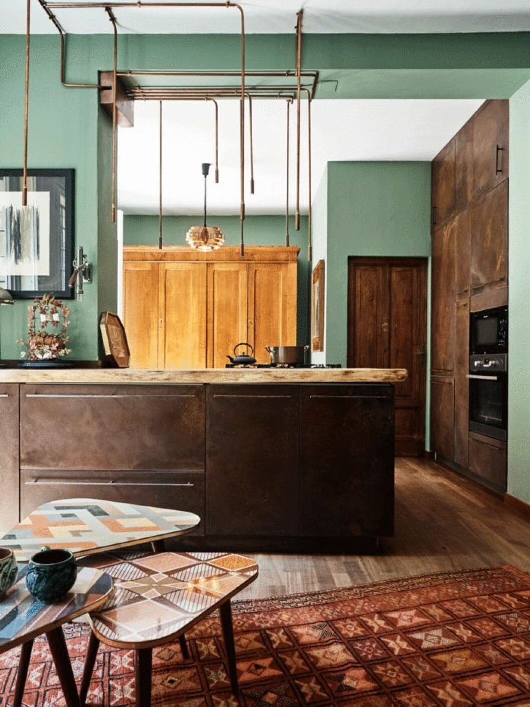 Foto: Fabrizio Cicconi/Living Inside Styling: Francesca Davoli Syns i: <a href="https://www.elle.se/decoration/fantasirikt-och-fargstarkt-med-unika-objekt/" target="_blank" rel="noopener">”Fantasirikt och färgstarkt med unika objekt”</a> Industristilen är het 2019