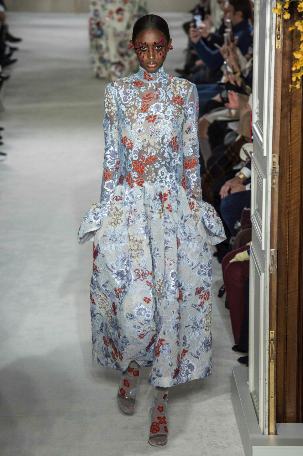 Valentino Haute Couture SS19, klänning i blå spets.