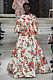 Valentino Haute Couture SS19, A-linjerad klänning med röda blommor.