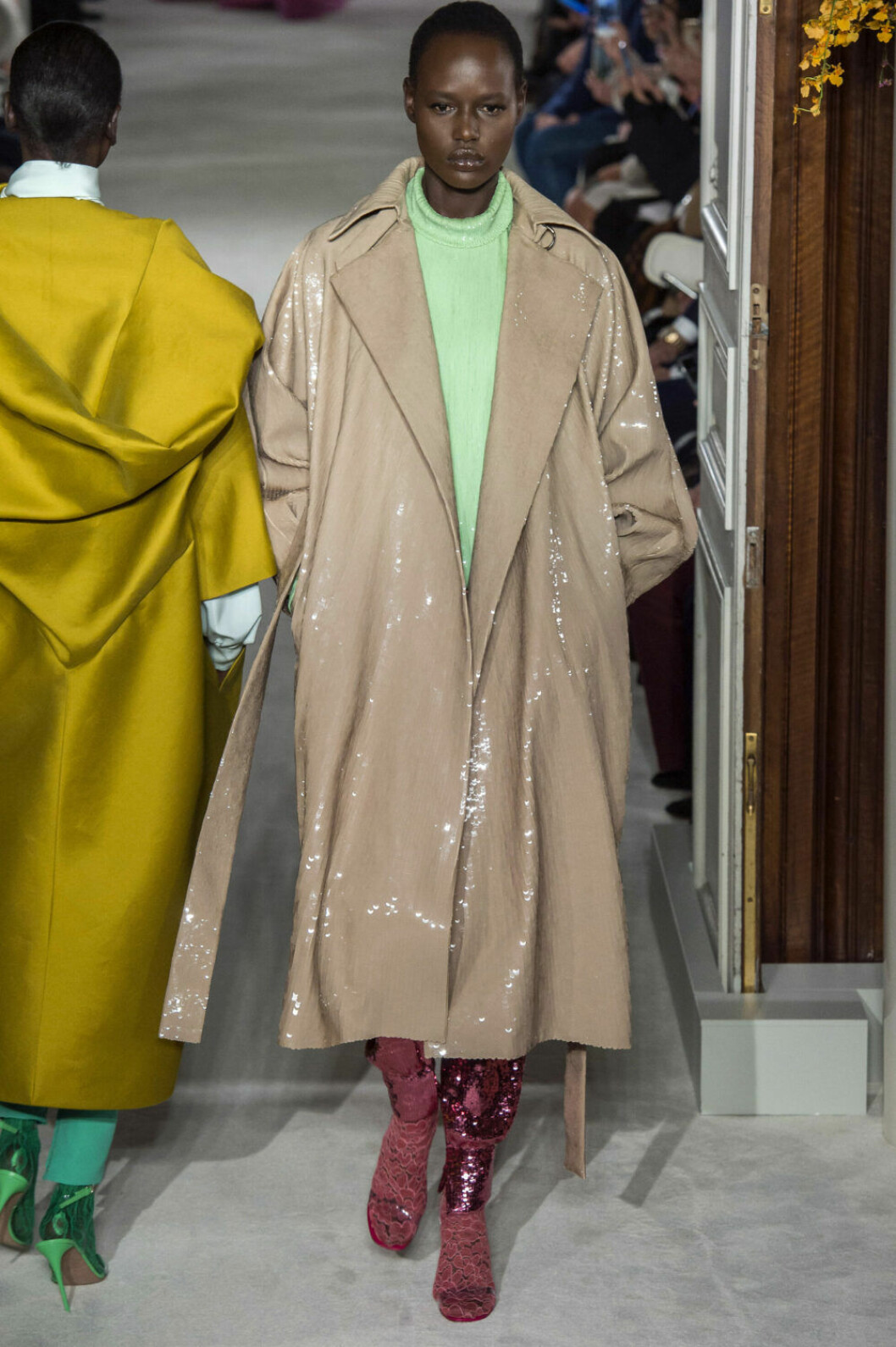 Valentino Haute Couture SS19, glittrande kappa.