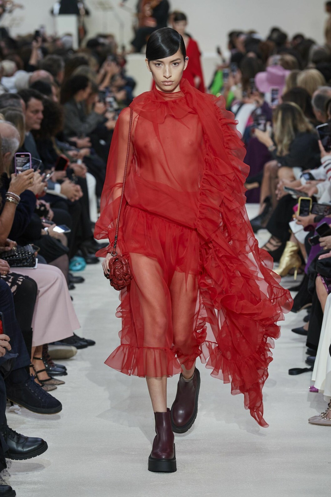 Röd transparent look Valentino AW20.