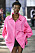 Valentino SS21. Välj basgarderobens klassiska nyckelplagg i vårens poppiga rosa – mer glädje i både humör och garderob garanteras!