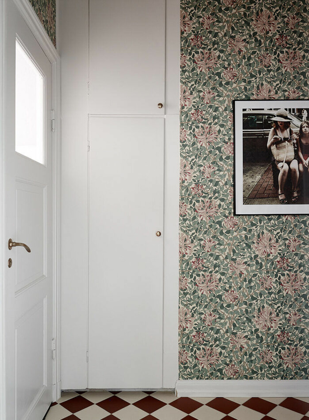 Foto: Fredric Boukari Styling: Åsa Copparstad för <a href="https://www.instagram.com/historiskahem/?hl=sv" target="_blank" rel="noopener">Historiska Hem</a>/mäklare: Marie Holmerson Välj rätt tapet till just din hall med vår guide
