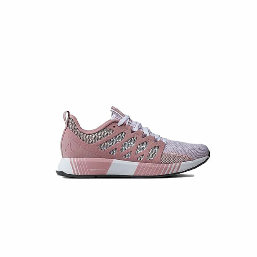 Löparsko från Reebok Performance,<a href="http://www.awin1.com/cread.php?awinaffid=439037&awinmid=8905&clickref=loparskor&p=https%3A%2F%2Fwww.ellos.se%2Freebok-performance%2Floparskor-fusion-flexweave-cage%2F1532667-01" target="_blank" rel="noopener"> 1 299 kronor</a>. rosa löparsko från ellos