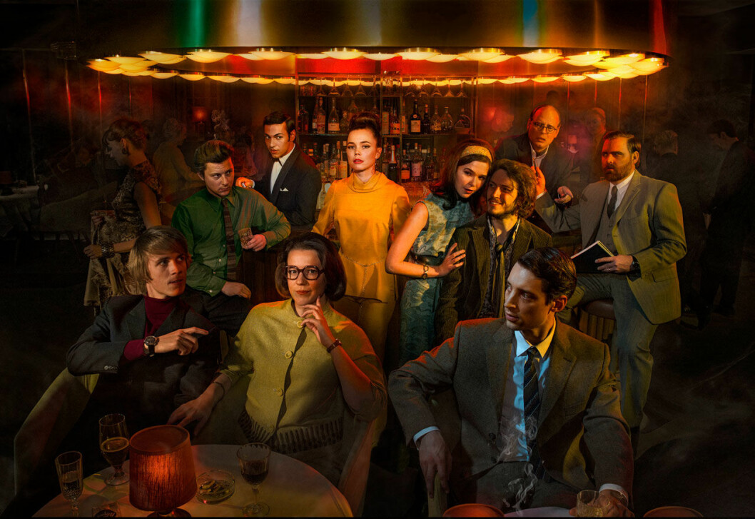 Delar av ensemblen i <em>Vår tid är nu</em>: Calle (Charlie Gustafsson), Angelo (Simone Coppo), Nina (Hedda Stiernstedt), Christina (Julia Heveus), John (Morten Vang Simonsen), Bellan (Rasmus Troedsson), Gustaf (Mattias Nordkvist), Uno (Oskar Laring), Maggan (Josefin Neldén), Peter (Adam Lundgren). Foto: Carl-Henrik/SVT Vår tid är nu, säsong 3, har premiär den 28 oktober 2019