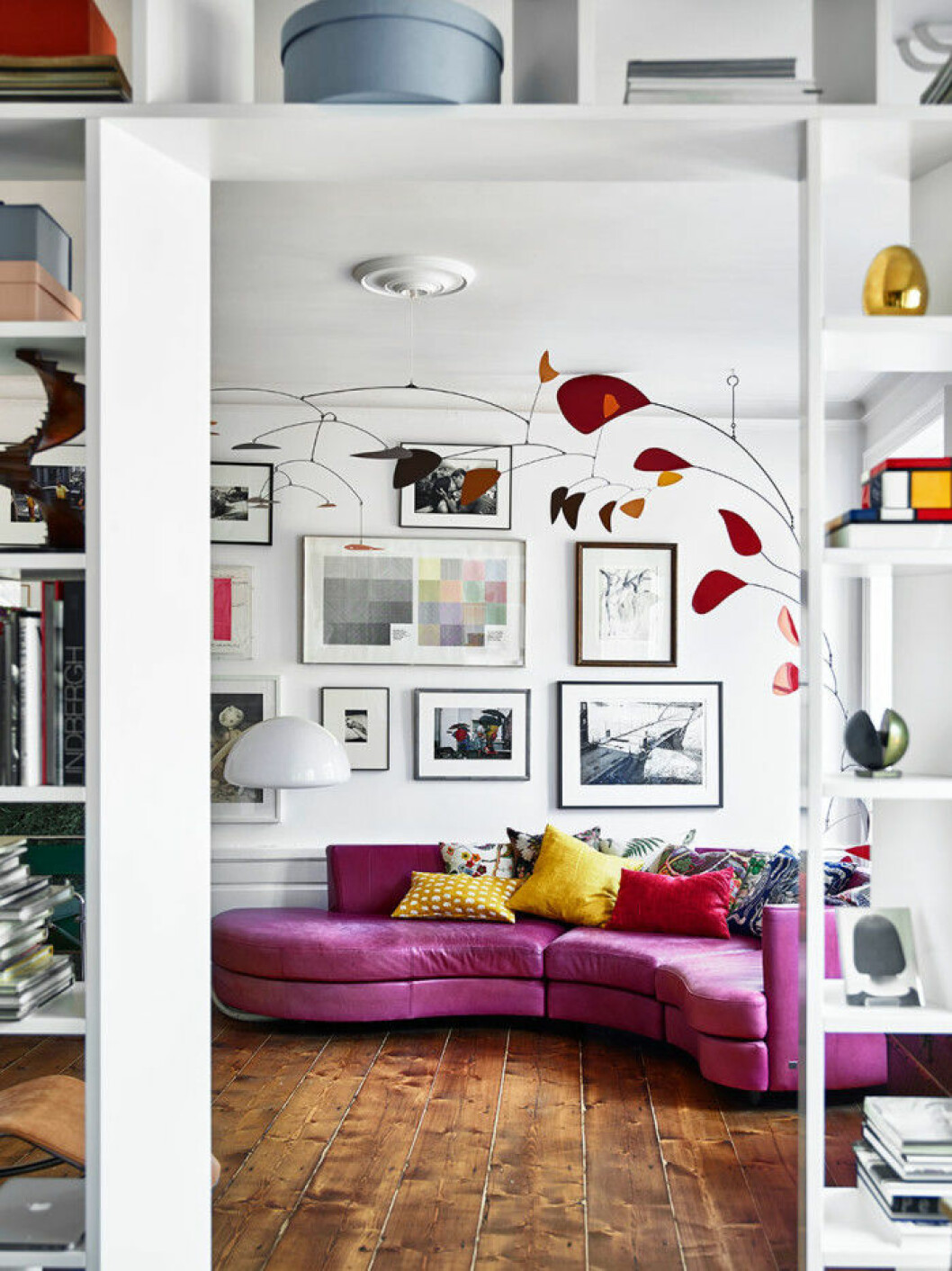 vardagsrum_tavelvagg_soffa_livingroom_art_wall_sofa_Foto_Andrea_Papini
