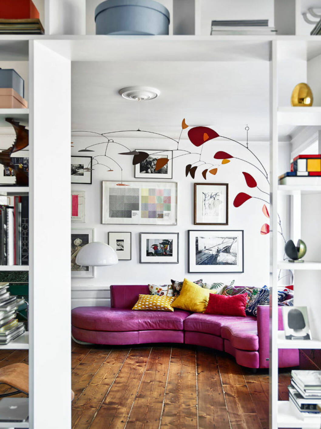 Styling: Alexandra Ydholm, foto: Andrea Papini vardagsrum_tavelvagg_soffa_livingroom_art_wall_sofa_Foto_Andrea_Papini