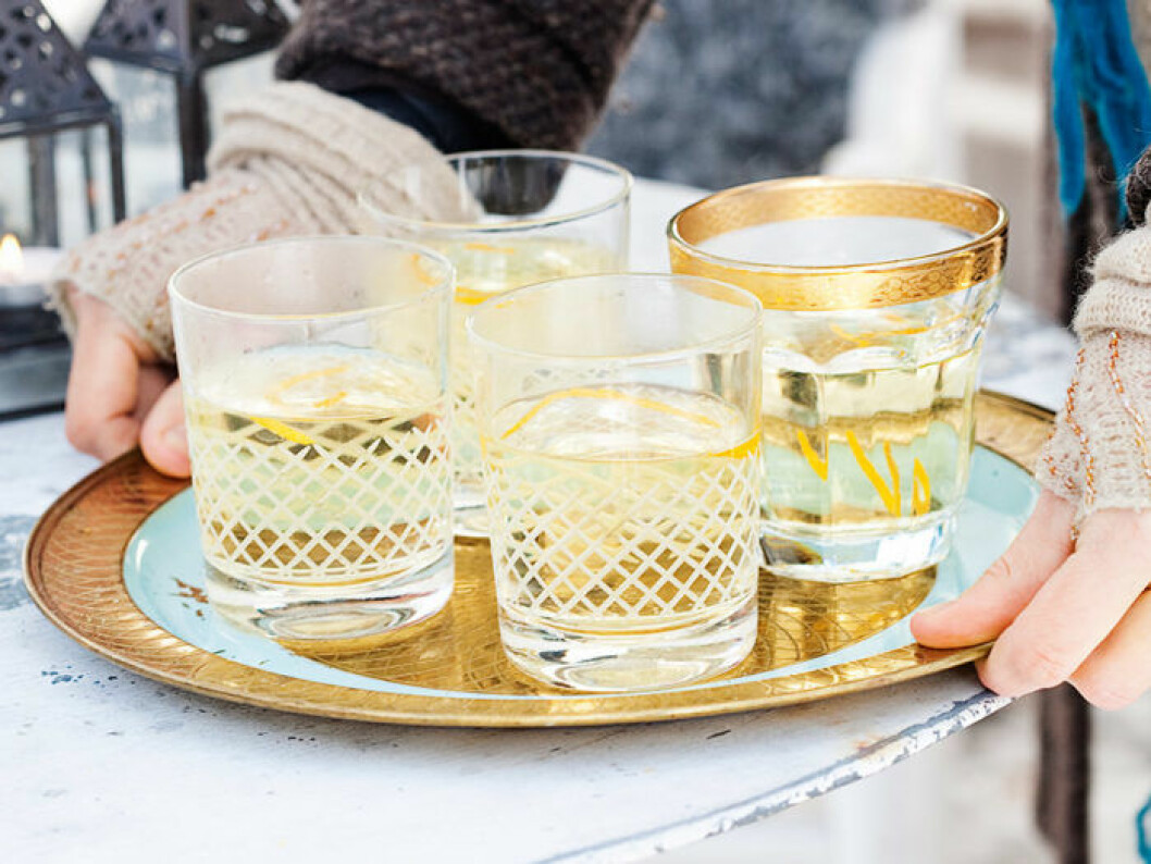 Varm äppeldrink med calvados. Varm äppeldrink med calvados.
