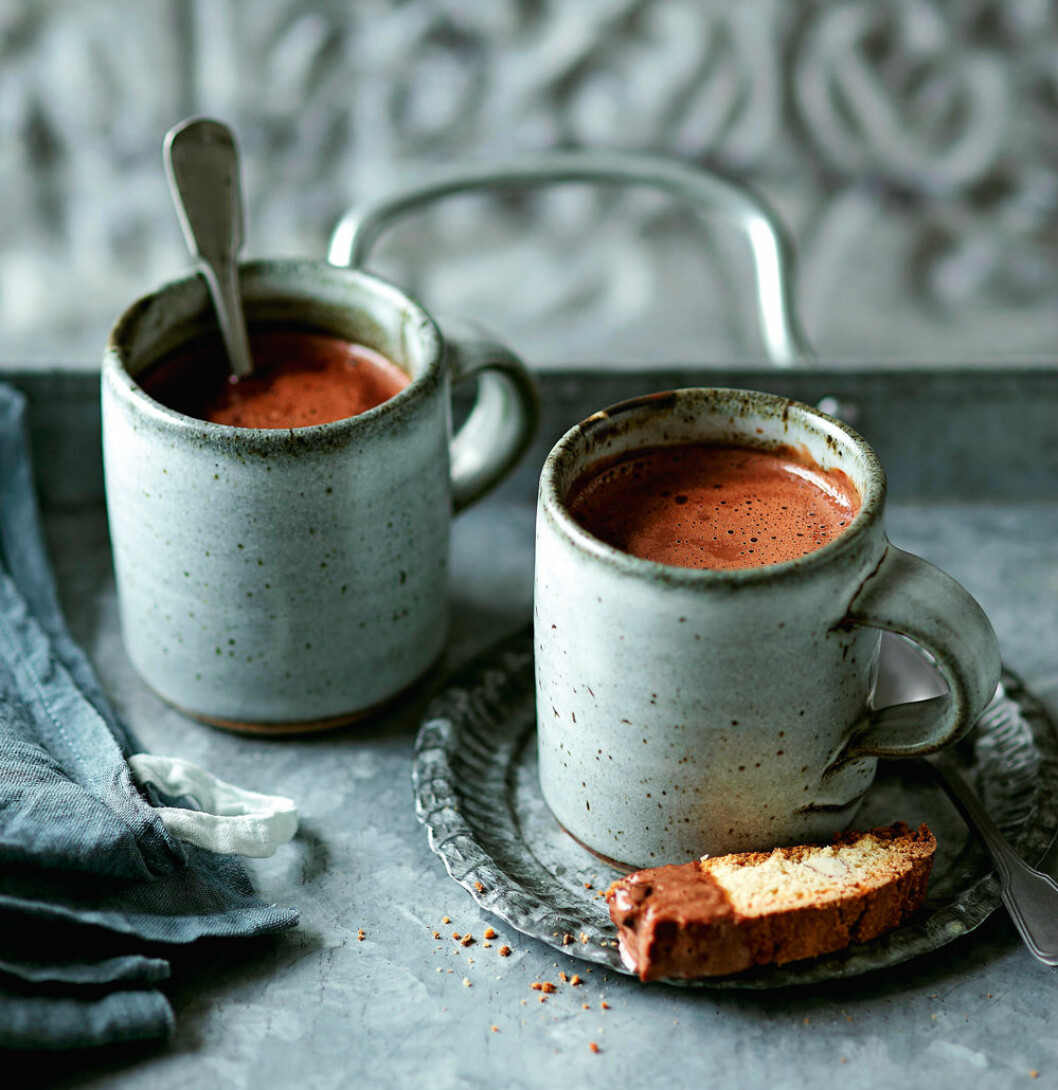 Via: <a href="http://www.thesimplethings.com/blog/2015/11/11/recipe-sea-salt-hot-chocolate">The simple things</a> varm choklad havssalt