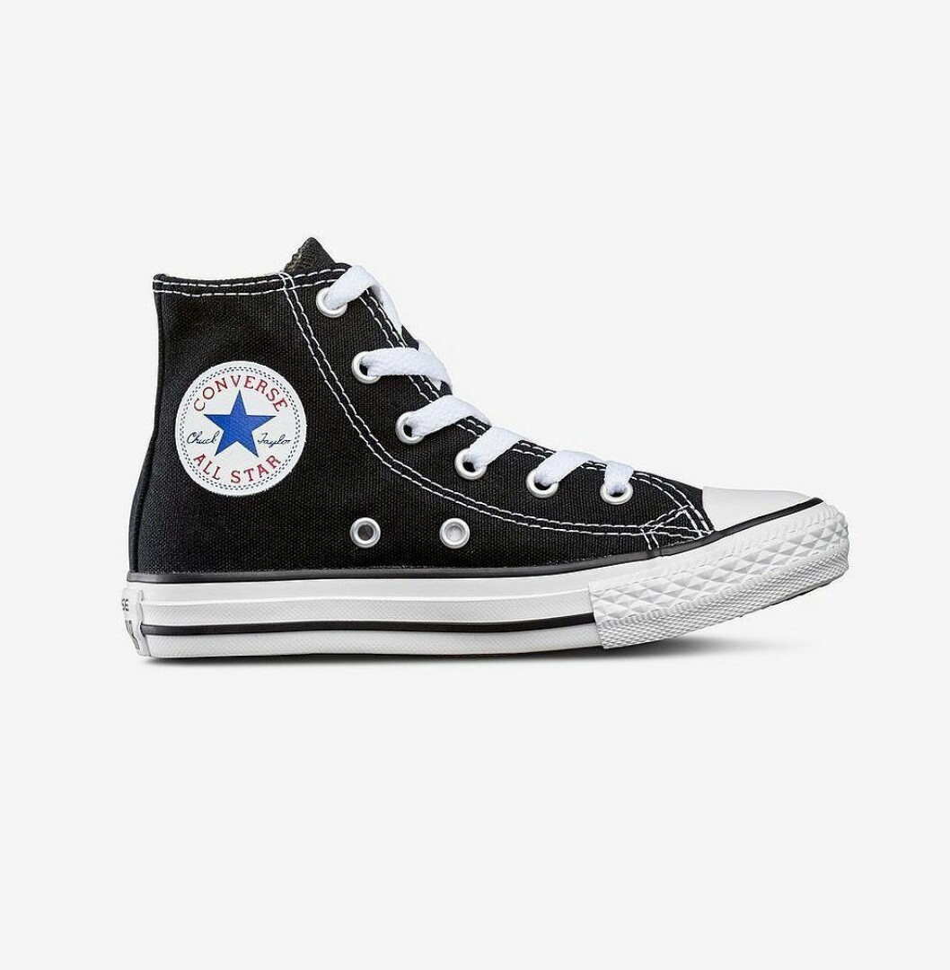 Svarta converse.