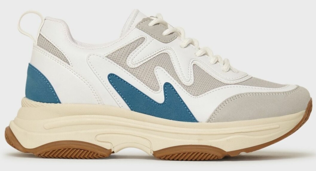 Prisvärda"chunky" sneakers med detaljer i beige, vitt och blått från Nelly.