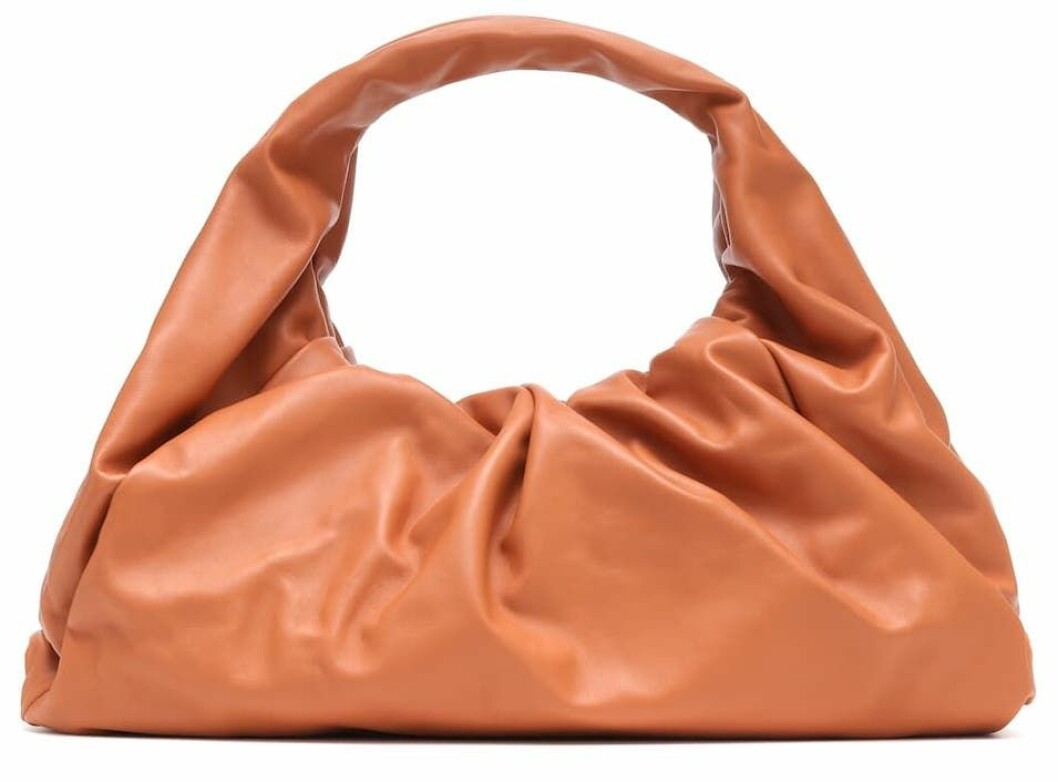 Årets trendväska från Bottega Veneta i rostig orange.
