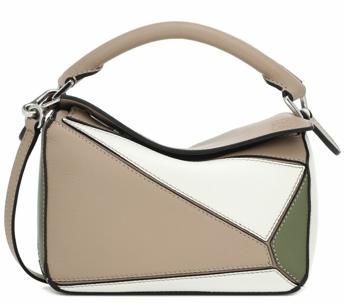Väskan Puzzlebag från Loewe i kombinationen grå, vit och grön.