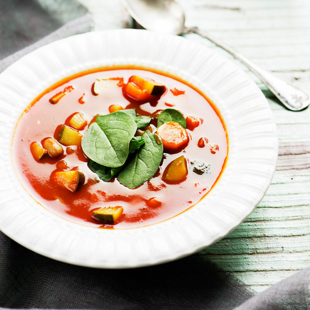 Minestronesoppa med pasta och bönor. Minestronesoppa med pasta och bönor.