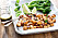 Marinerad tofu med sesamfrön och grönsaker. Foto: IBL