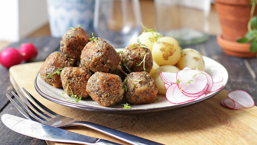 Vegetariska köttbullar med ost och tahini. Recept på vegetariska köttbullar med ost och tahini, påskmat