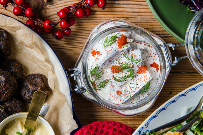 Recept på krämig auberginesill med rödlök, dill och tångkaviar