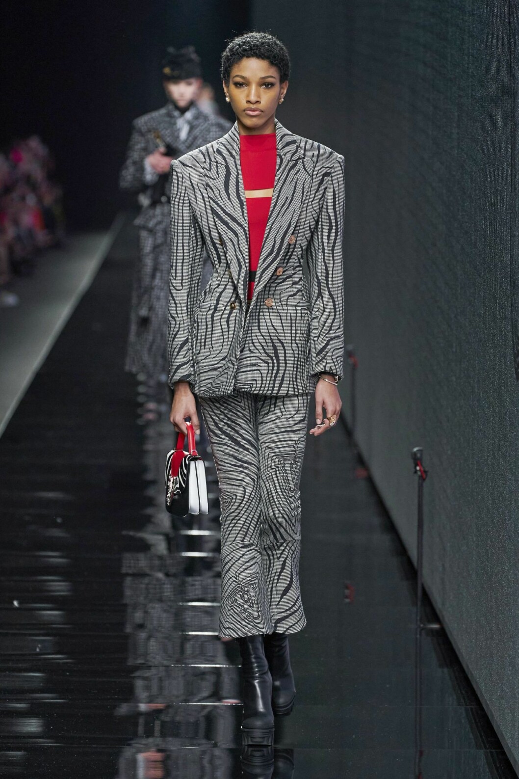 Versace AW20 Versace zebrakostym