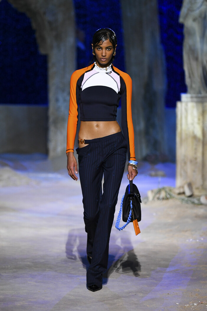 Versace. Låga byxor på Versace 2021