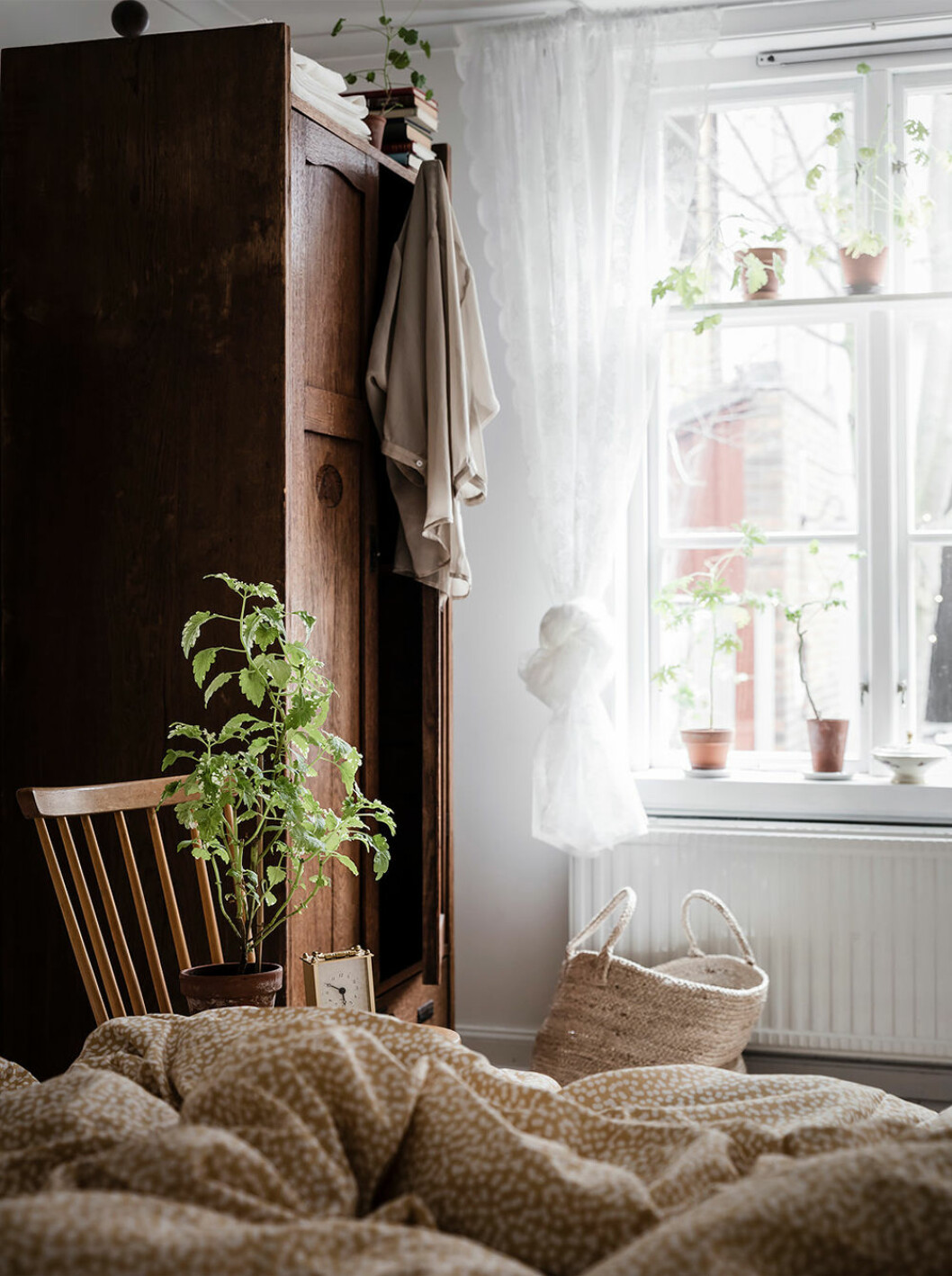 Vi blandar gammalt och nytt – med betoning på det första! Foto: Anders Bergstedt Styling: Nouvel Interiör för <a href="https://www.instagram.com/entrancemakleri/?hl=sv" target="_blank" rel="noopener">Entrance mäkleri</a>/mäklare: Jessica Fridstedt Personlig inredning med vintage