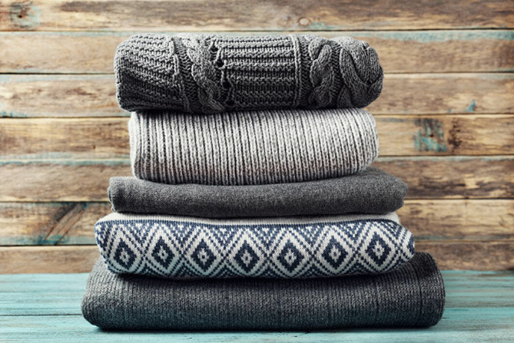 Plagg av naturfiber ska inte hängas upp på galgar. vinter-plagg
