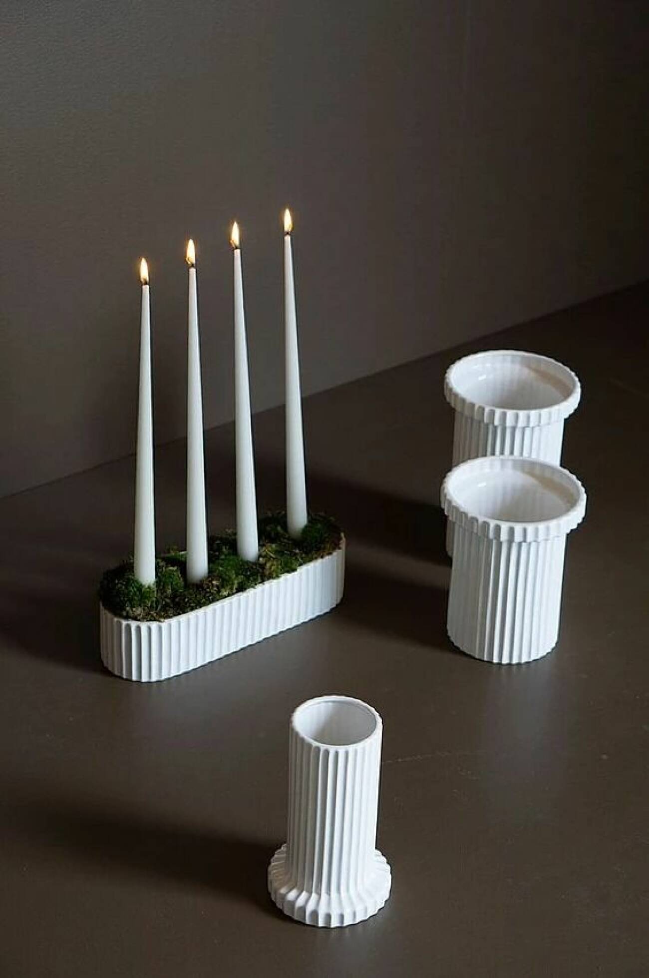 vit ljusstake till jul tillverkad i keramik med plats för fyra ljus från Dbkd