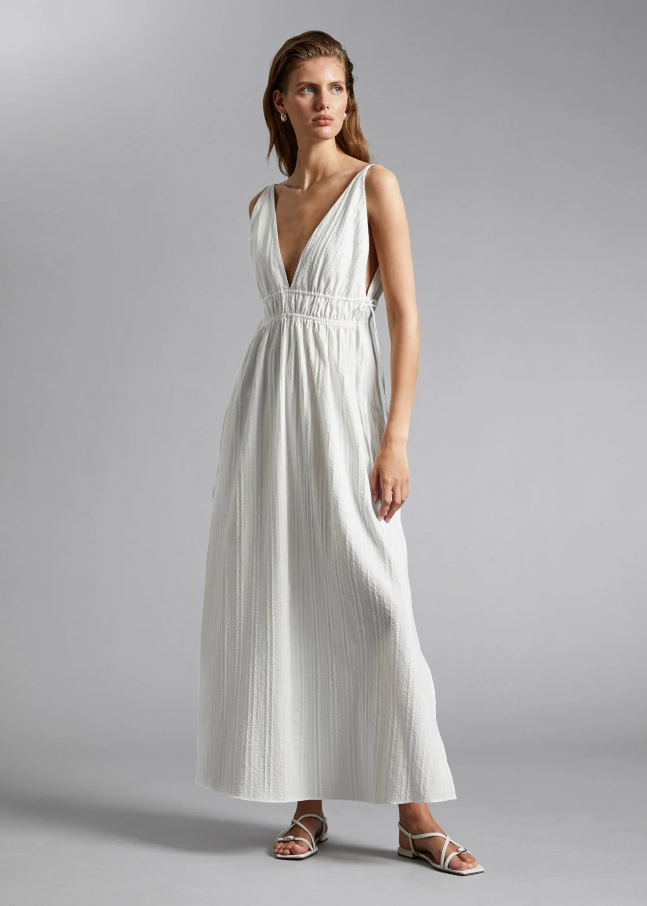 vit lång klänning i bohemisk stil