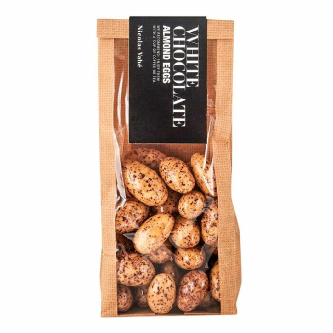 Vit chokladägg med mandel