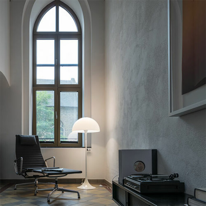 vit golvlampa